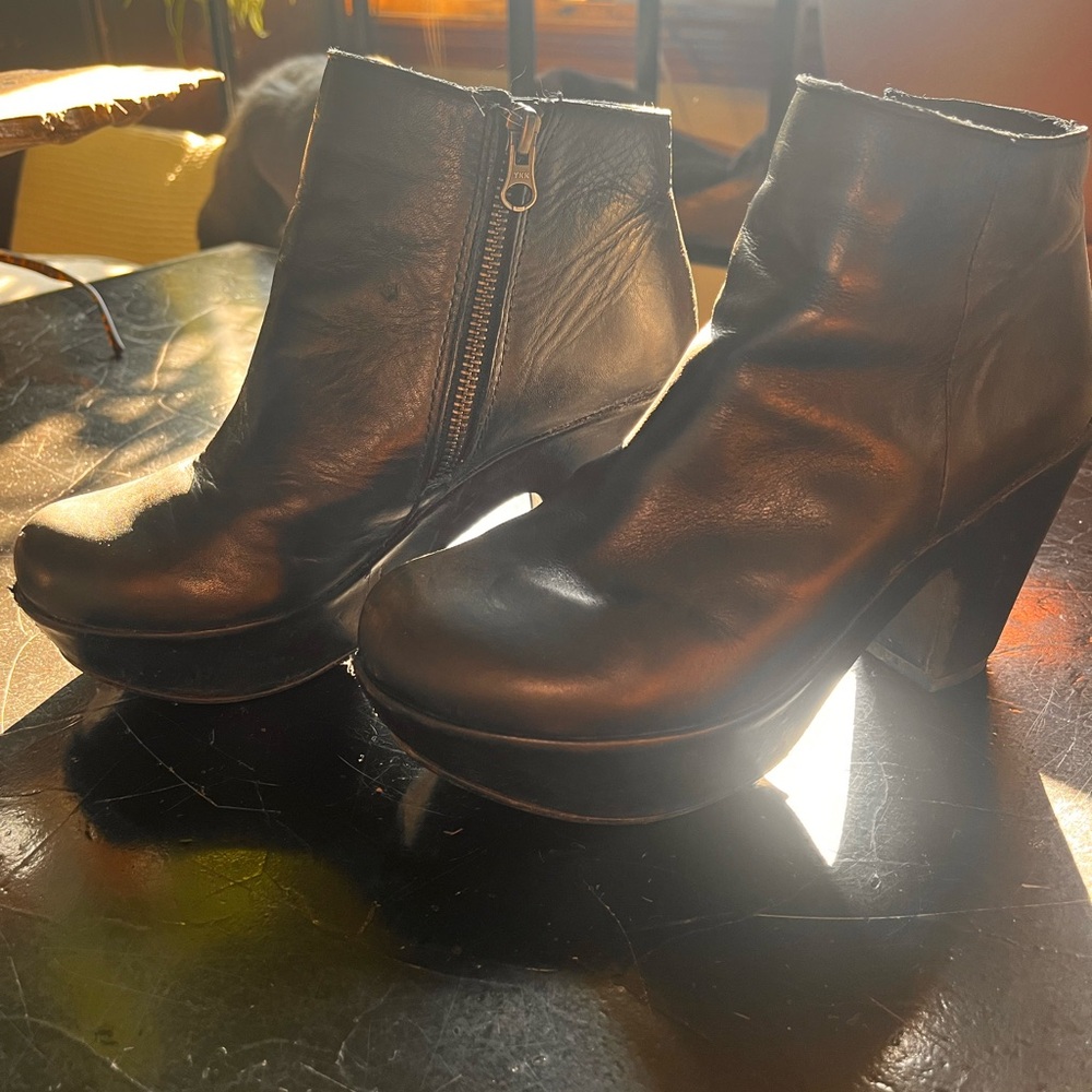 Kork Ease clogs size 6 platforms